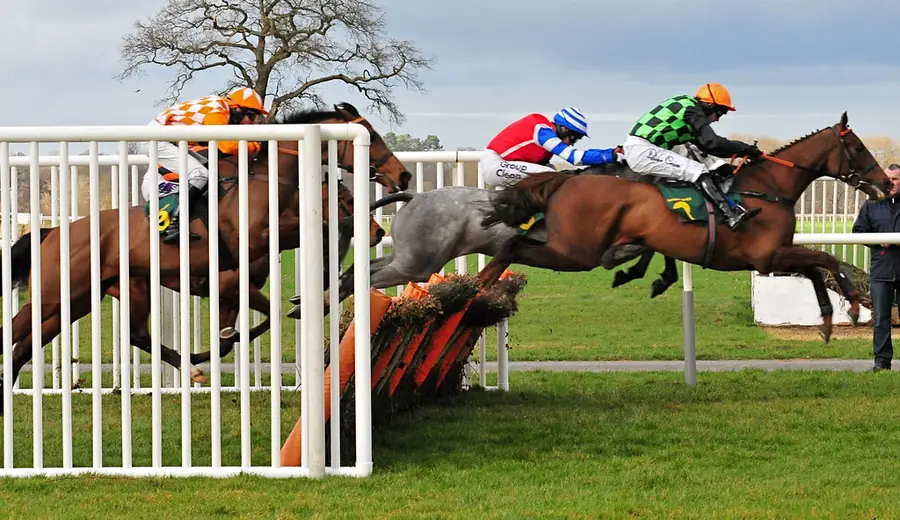 Horse Racing Trading: In-Play and Pre-Race Market Strategies